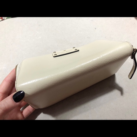 Kate Spade Wallet - Picture 4 of 6